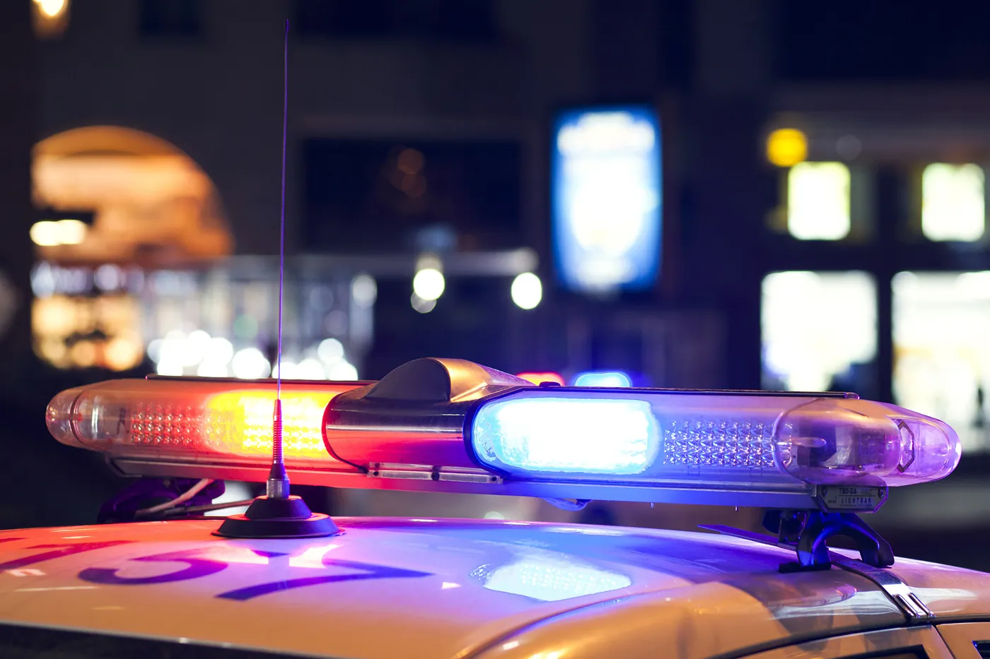 Gyrophares de police lors de la récupération d'un véhicule