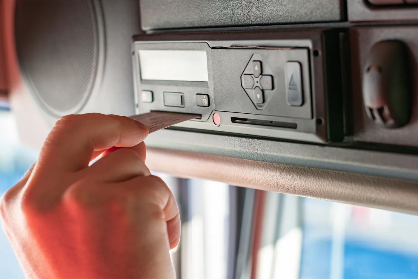 Carte conducteur de tachygraphe insérée dans le lecteur